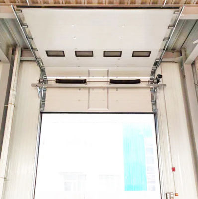 Tamanhos secionais aéreos da porta do poliuretano máximo diferente 6500mm da maneira do elevador dos grandes